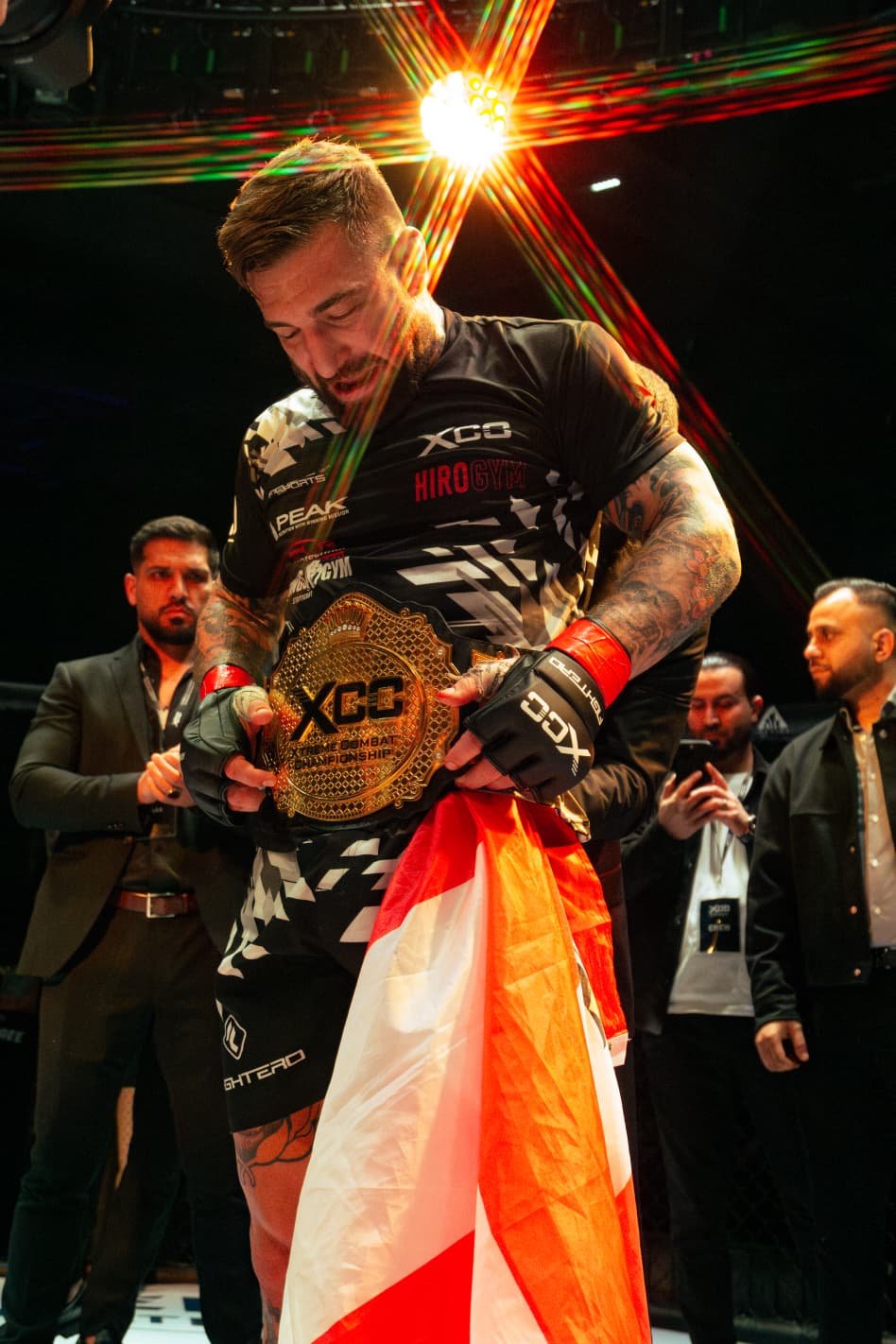 Dominic Schober mit dem XCC-Championship-Gürtel